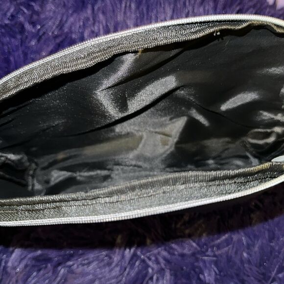 Star Wars Mandalorian baby Yoda makeup pouch - Picture 6 of 9